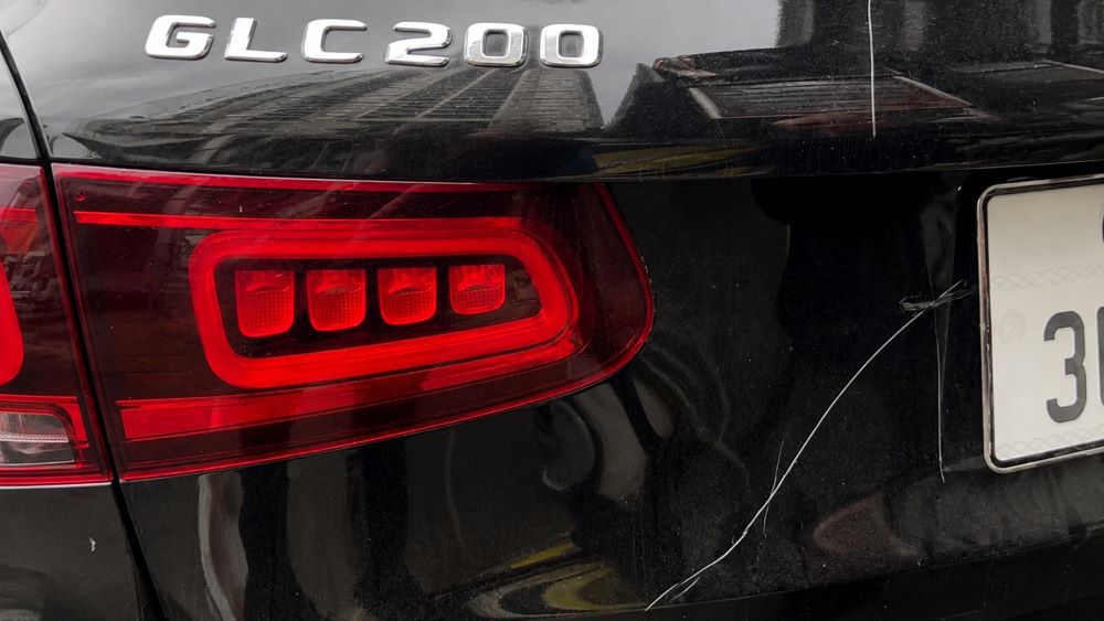 Truy tố người phụ nữ liên quan vụ Mercedes GLC200 của chị Ngọc bị cào xước, hư hỏng khi đỗ trước cửa một ngôi nhà ở Hà Nội.