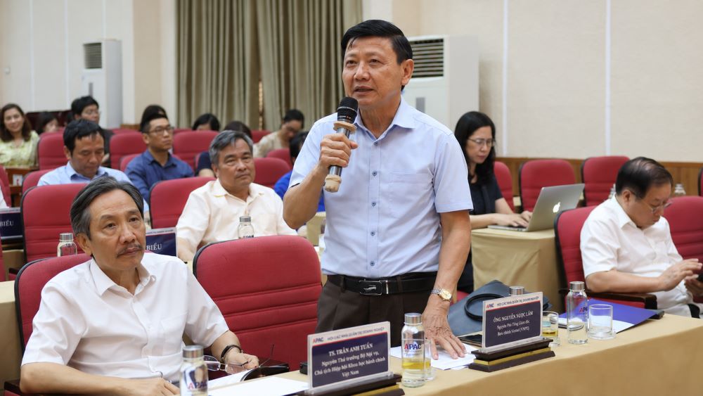 Cán bộ "né quyền" trở thành thách thức mới của bộ máy hành chính. Chuyên gia đề xuất giải pháp phân quyền thực chất, nâng cao năng lực thực thi.