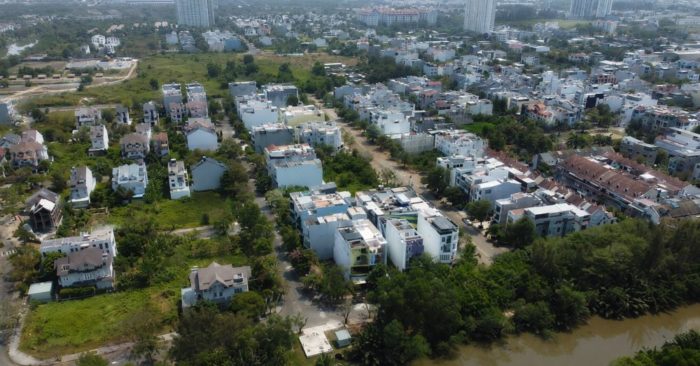 Đất nền không còn là “gà đẻ trứng vàng” khi thanh khoản giảm, dòng tiền dịch chuyển sang bất động sản có giá trị khai thác thực.