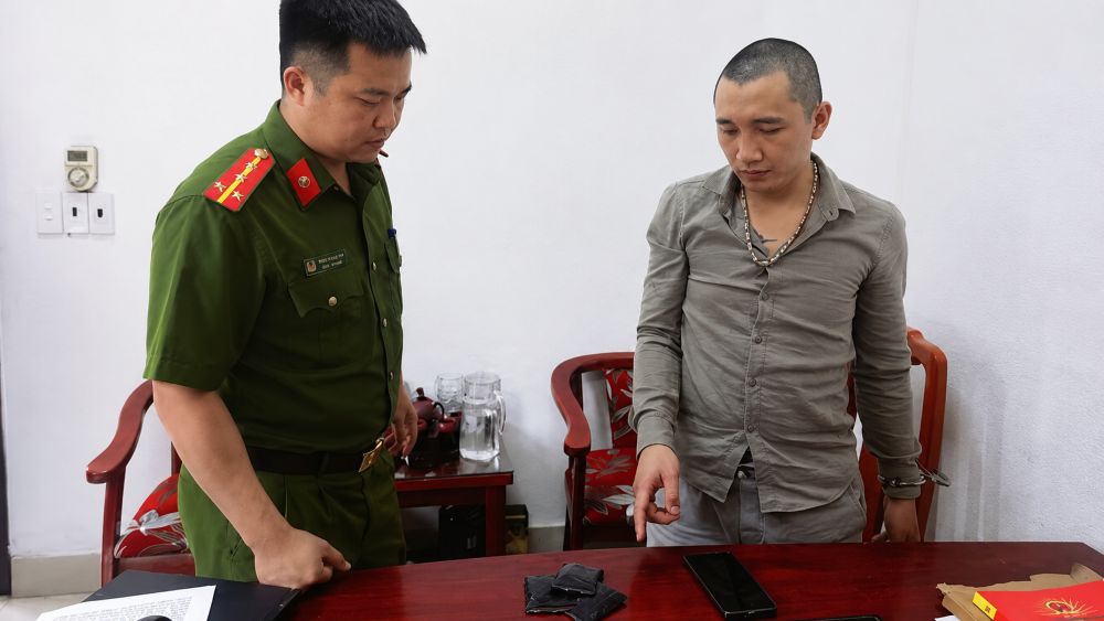 Thanh Hóa bắt giữ 2 đối tượng tàng trữ gần 5.000 viên ma túy, thu giữ nhiều tang vật liên quan, vụ việc đang được điều tra.