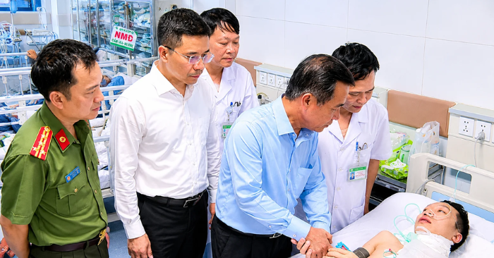 Cảnh sát bị đâm trọng thương được cứu sống sau đại phẫu