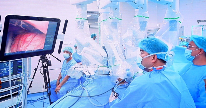 Bệnh viện Đại học Y Hà Nội đưa rôbot vào phẫu thuật