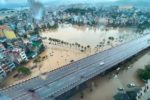 Mưa lớn khiến nhiều khu vực Quảng Ninh ngập sâu trong đêm