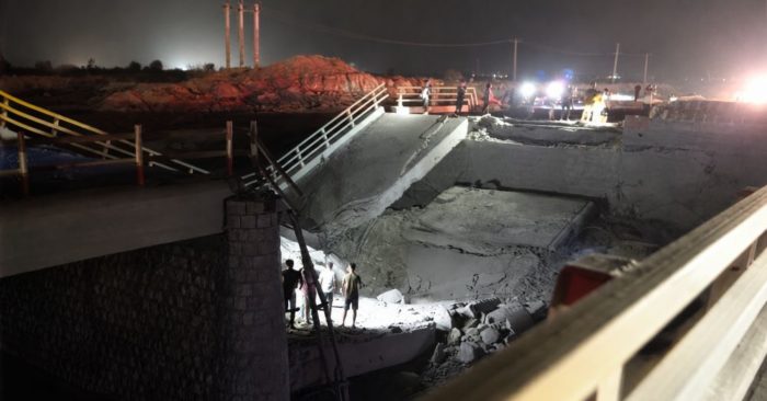 Iran thắt chặt năng lượng sau các cuộc không kích của Mỹ, trong bối cảnh hạ tầng giao thông gần Bandar Abbas bị tấn công.