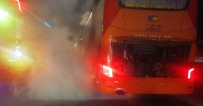 Xe khách bốc khói trên quốc lộ 1 qua TP Đồng Nai, không có thương vong