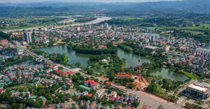 Tập đoàn Vingroup hỗ trợ xây dựng cầu treo tại Tuyên Quang, góp phần cải thiện giao thông và đời sống người dân vùng cao.