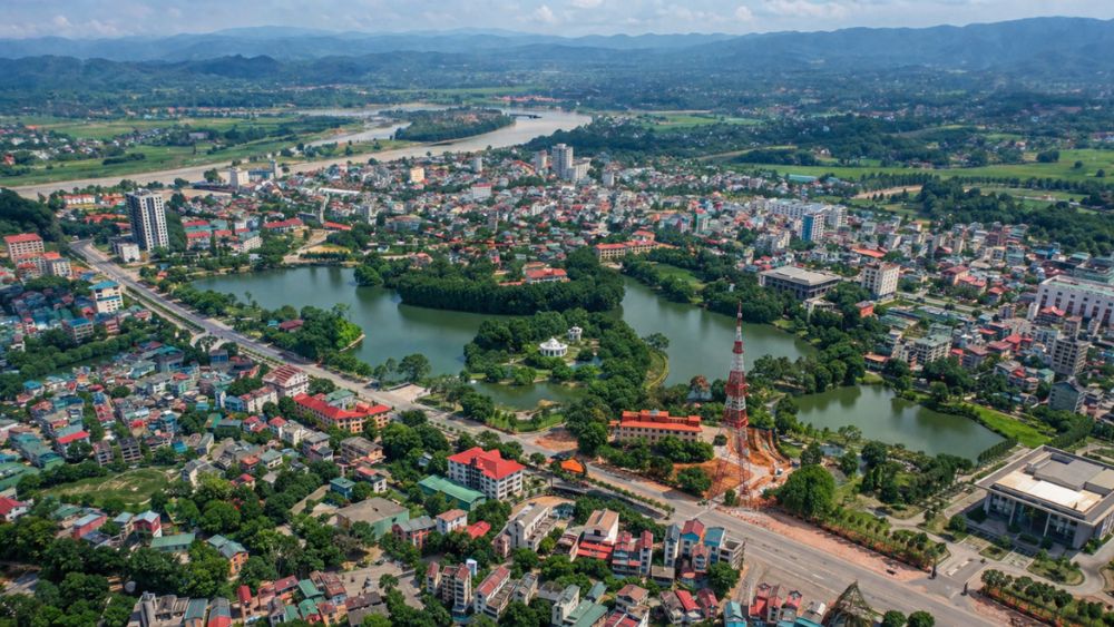 Tập đoàn Vingroup hỗ trợ xây dựng cầu treo tại Tuyên Quang, góp phần cải thiện giao thông và đời sống người dân vùng cao.