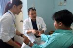 Bàn tay từng lao vào lửa cứu cha được phẫu thuật phục hồi