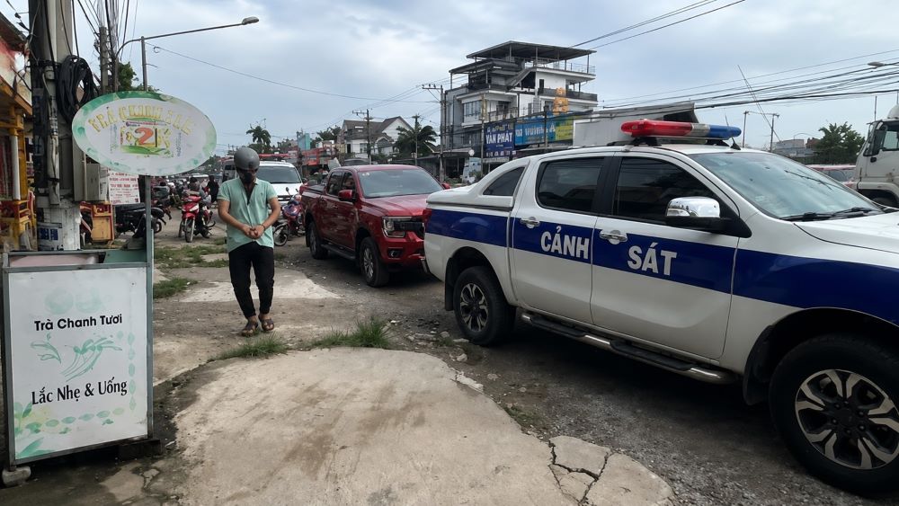 Thiếu nữ 16 tuổi bị sát hại trong phòng trọ ở TPHCM, công an nhanh chóng có mặt khám nghiệm hiện trường và điều tra vụ án.
