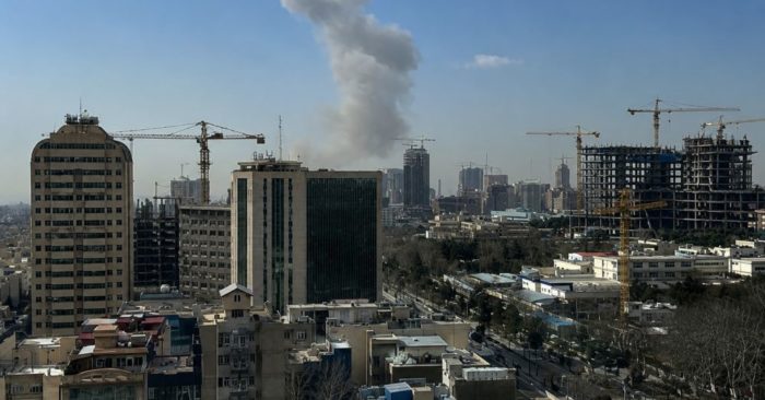 Địa điểm quân sự Iran trúng đòn tập kích, Mỹ phủ nhận liên quan. Diễn biến mới của vụ việc và phản ứng từ các bên.