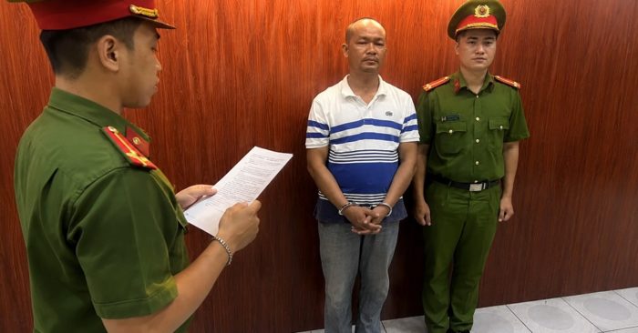 Bắt giam 6 người đổ trái phép gần 800 tấn chất thải ở TP.HCM, làm rõ vai trò các đối tượng trong vụ án và diễn biến điều tra.