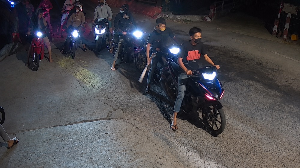 Khởi tố 28 người gây rối sau vụ mang hung khí náo loạn khu dân cư. Diễn biến vụ án và quá trình điều tra của cơ quan công an.