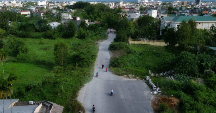 Tuyến đường gần 1km thi công 10 năm chưa xong, ảnh hưởng giao thông và đời sống người dân. Xem nguyên nhân và diễn biến mới.