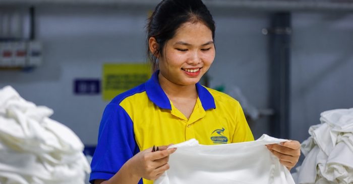 Lương tối thiểu vùng dự kiến tăng cao nhất 390.000 đồng từ năm 2027. Xem mức tăng cụ thể theo từng vùng và tác động tới người lao động