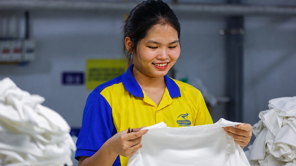 Lương tối thiểu vùng dự kiến tăng cao nhất 390.000 đồng từ năm 2027. Xem mức tăng cụ thể theo từng vùng và tác động tới người lao động