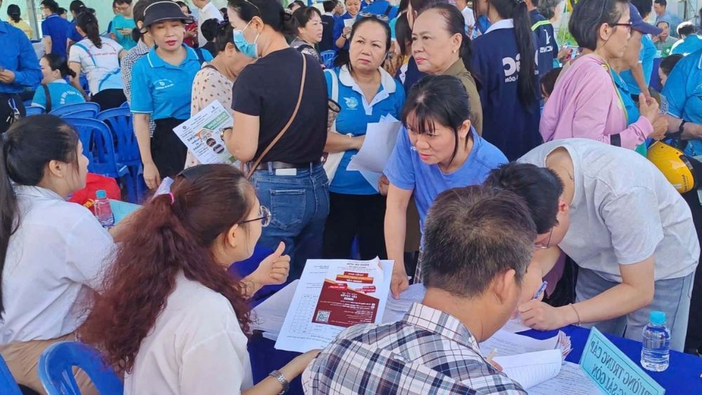 Nhu cầu tuyển dụng tăng nhưng nhiều lao động thất nghiệp vẫn khó tìm việc. Tìm hiểu nguyên nhân và diễn biến mới của thị trường lao động.