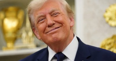 Giá dầu giảm giúp ông Trump nới lỏng sức ép đàm phán với Iran