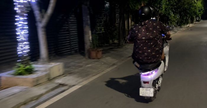 Công an xử lý nhóm thanh niên bốc đầu xe máy, quay clip đăng TikTok câu view, gây mất an toàn giao thông và trật tự công cộng.