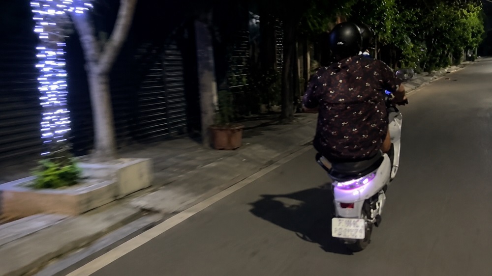 Công an xử lý nhóm thanh niên bốc đầu xe máy, quay clip đăng TikTok câu view, gây mất an toàn giao thông và trật tự công cộng.