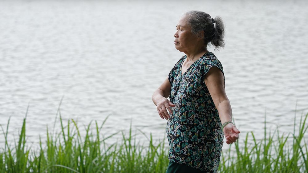 Vì sao phụ nữ sống thọ hơn đàn ông? Các yếu tố sinh học, lối sống và thói quen giúp kéo dài tuổi thọ được lý giải rõ.