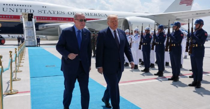 Tổng thống Mỹ Donald Trump được ông Erdogan đón tại sân bay, mở đầu cuộc gặp bên lề NATO với nhiều thỏa thuận đáng chú ý.