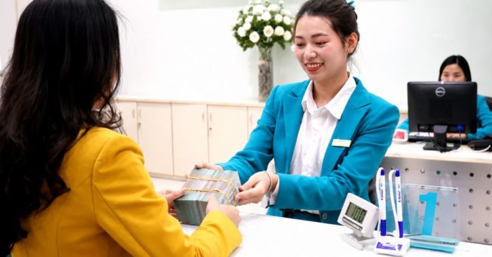 Lãi suất neo cao gây áp lực lên doanh nghiệp, chi phí vốn tăng, hoạt động sản xuất kinh doanh gặp nhiều khó khăn.