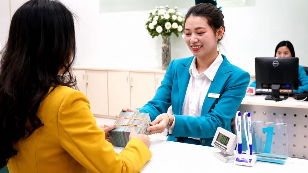 Lãi suất neo cao gây áp lực lên doanh nghiệp, chi phí vốn tăng, hoạt động sản xuất kinh doanh gặp nhiều khó khăn.