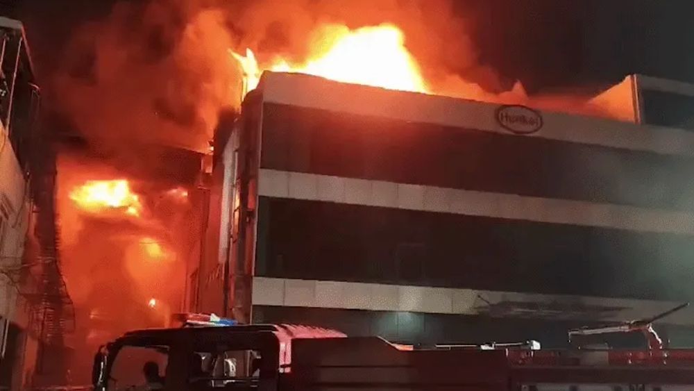 Kho hàng khu công nghiệp ở Thanh Hóa cháy dữ dội trong đêm