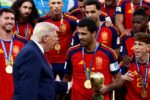 Ông Trump đích thân trao cúp vàng World Cup cho tuyển Tây Ban Nha