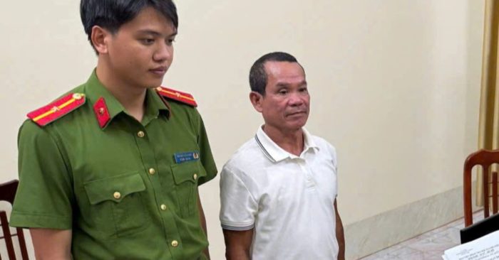 Mâu thuẫn khi uống rượu khiến hai người đàn ông ở Hưng Yên cùng bị khởi tố. Diễn biến vụ việc và thông tin điều tra mới nhất.