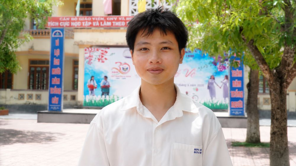 Thủ khoa Nghệ An tranh thủ làm thêm kiếm tiền học đại học, câu chuyện nỗ lực của Bạch Sỹ Duy truyền cảm hứng.