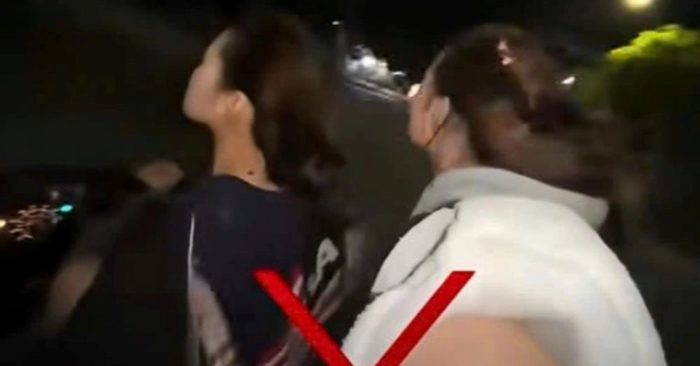 Hai thiếu nữ ở Lào Cai bị xử phạt vì không đội mũ bảo hiểm, vừa lái xe máy vừa quay video. Xem chi tiết vụ việc và mức xử lý.