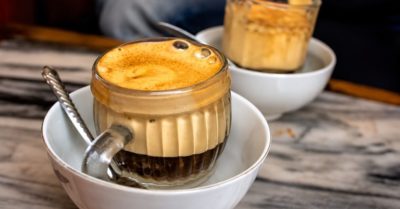 Cà phê trứng bổ dưỡng nhưng ẩn chứa rủi ro nhiễm khuẩn và dư đường