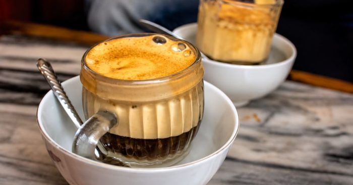 Cà phê trứng bổ dưỡng nhưng ẩn chứa rủi ro nhiễm khuẩn và dư đường