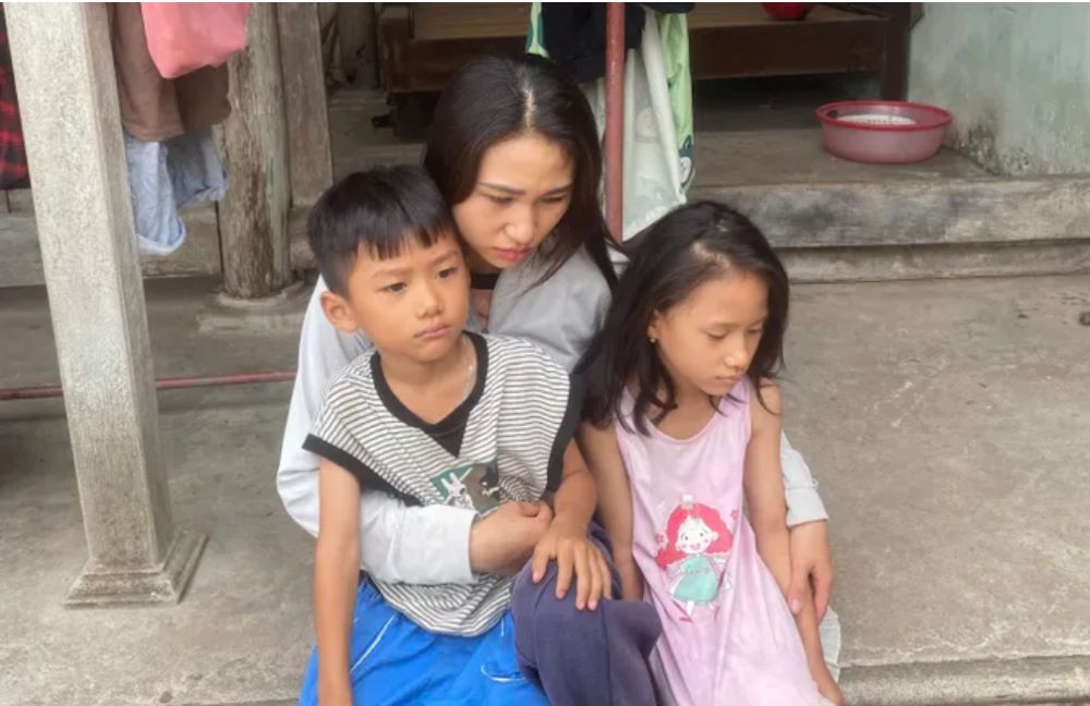 Chồng tử nạn nơi đất khách, người vợ một mình nuôi hai con nhỏ trong hoàn cảnh khó khăn, cần sự sẻ chia từ cộng đồng.