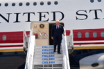 Bộ Tư pháp Mỹ triệu tập bốn phóng viên tờ New York Times vụ chuyên cơ Qatar