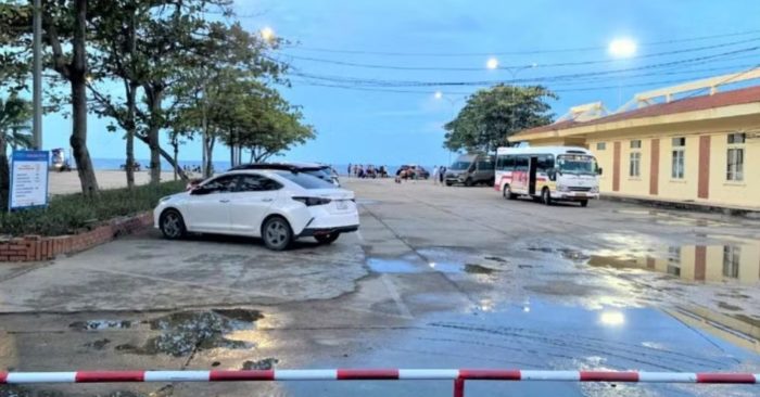 Chủ bãi xe ở Cửa Lò thu tiền giữ ô tô vượt giá niêm yết, bị phạt