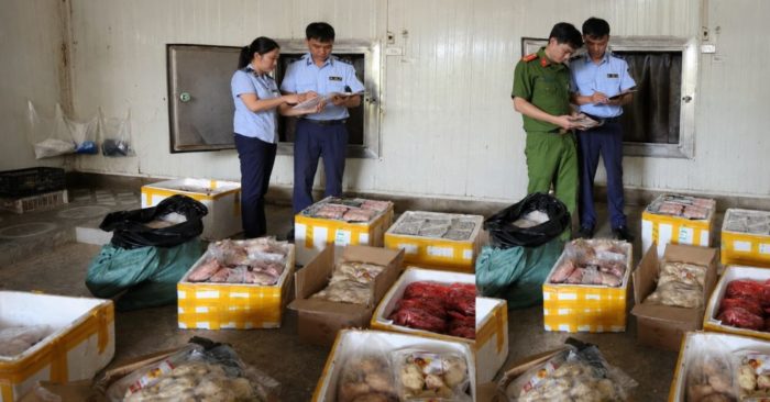 Phát hiện hơn 1.000 sản phẩm thực phẩm không rõ nguồn gốc tại Thanh Hóa, lực lượng chức năng tạm giữ để xác minh, xử lý