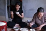 Nữ sinh mồ côi cha lớn lên trong chùa đỗ tốt nghiệp điểm cao