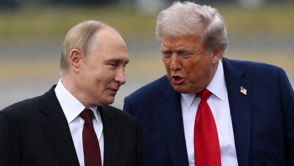 Tổng thống Mỹ Donald Trump và Tổng thống Nga Vladimir Putin điện đàm hơn 1 giờ, bàn loạt vấn đề nóng quốc tế.