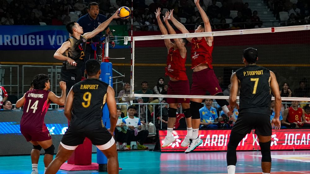 Đội tuyển bóng chuyền nam Việt Nam đánh bại Thái Lan 3-2 để lần đầu vô địch chặng 2 SEA V.League 2026, lập kỳ tích lịch sử.
