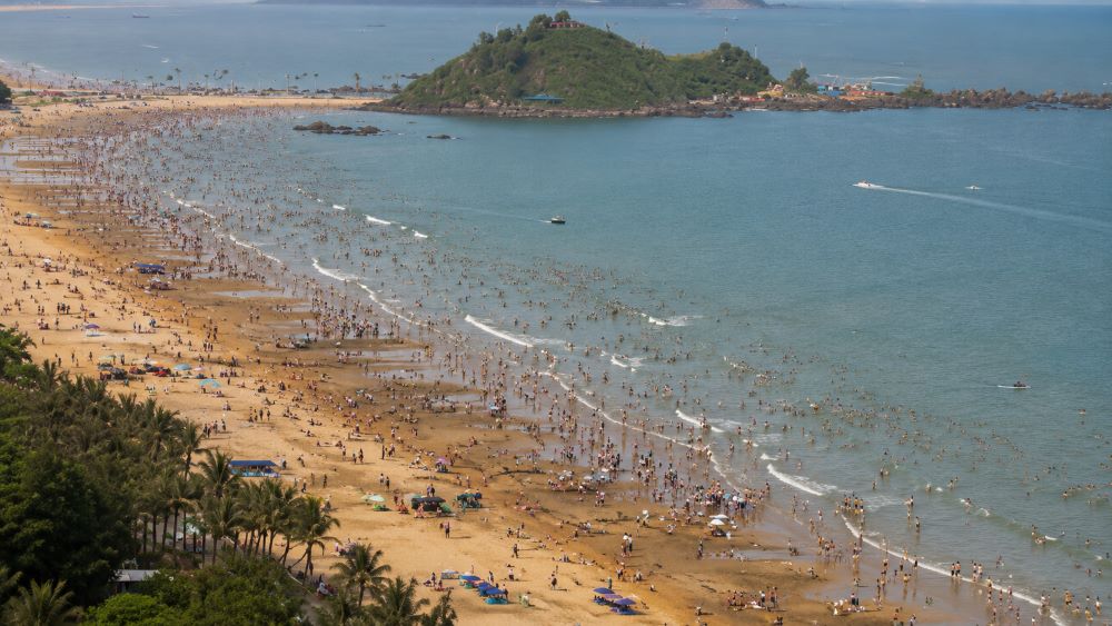 Du lịch Nghệ An hấp dẫn quanh năm, từ biển Cửa Lò mùa hè đến bản làng mùa thu, mang đến nhiều trải nghiệm đa dạng.