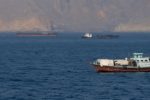 Iran đóng cửa eo biển Hormuz sau phát súng cảnh cáo tàu đi sai luồng