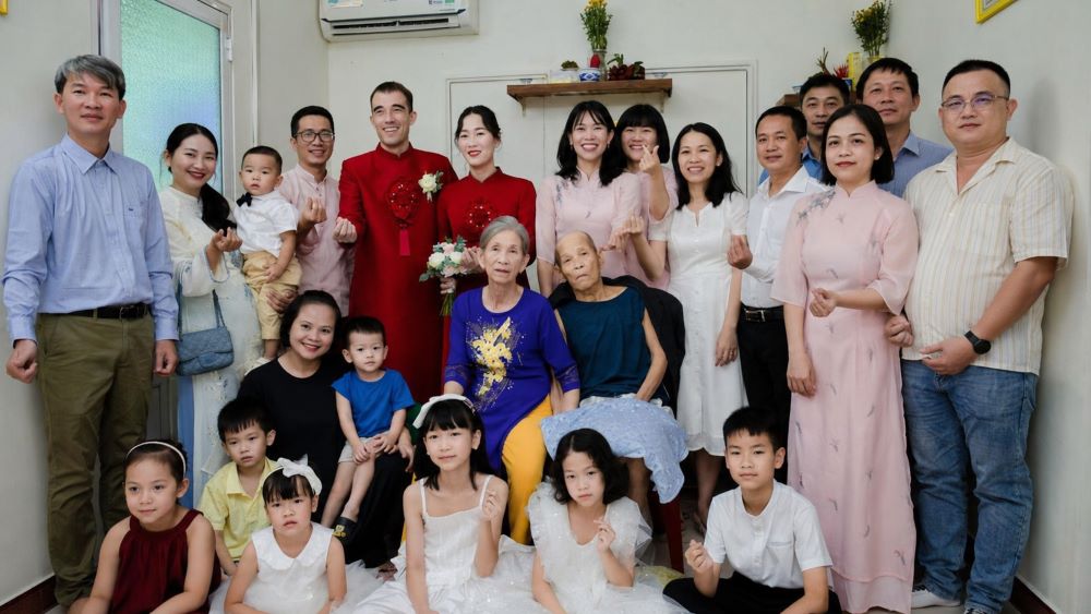 Vợ chồng nghèo nhất xóm núi nuôi 8 con thành thạc sĩ, tiến sĩ bằng nghị lực và sự hi sinh, truyền cảm hứng về giáo dục.