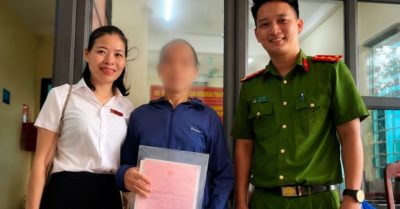 Nhân viên ngân hàng và công an phường Hoàng Mai ngăn chặn vụ lừa đảo 100 triệu đồng