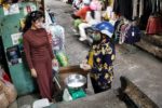 Người phụ nữ mang 500.000 đồng trả nợ cũ, chủ nợ đã mất 2 năm trước