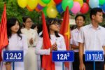 Đồng phục học sinh thay mẫu mỗi năm, phụ huynh gánh chi phí quá lớn