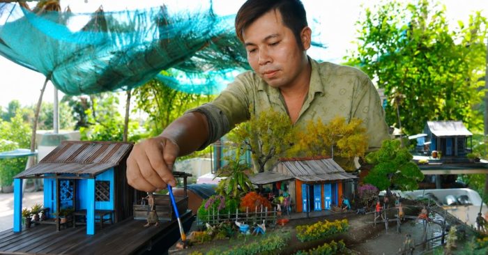 Mô hình nhà miền Tây thu nhỏ được chế tác tỉ mỉ, góp phần lưu giữ nét đẹp kiến trúc sông nước và thu hút nhiều khách đặt hàng.