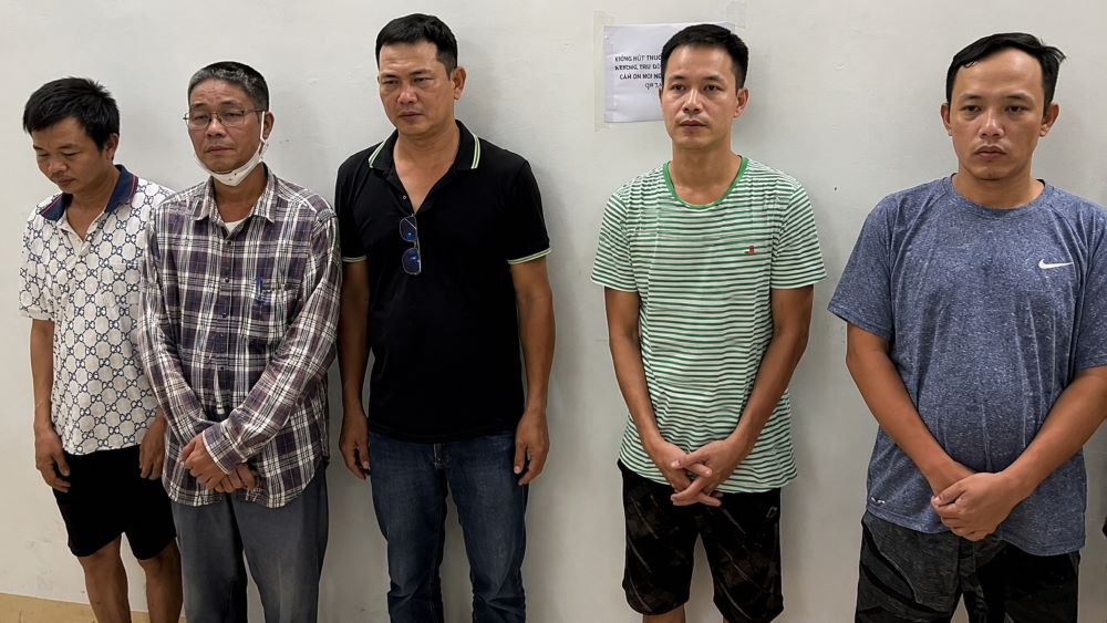Đường dây cá độ bóng đá gần 60 tỷ đồng tại Đà Nẵng bị triệt phá, nhiều nghi phạm bị tạm giữ. Xem chi tiết vụ án.