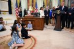 Chính quyền Trump cấp 1.000 USD cho hơn 500.000 trẻ sơ sinh Mỹ để đầu tư chứng khoán